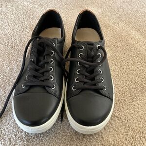 NEW -ECCO Women's Leather Sneaker Black Size 8-8.5